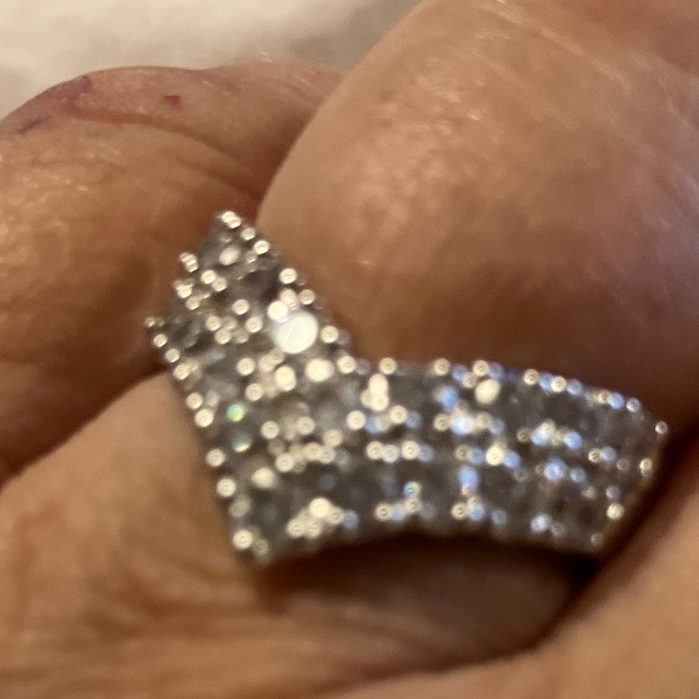 Triple A quality cubic V shaped pave ring